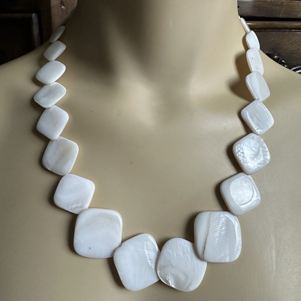 VTG  Mother Of Pearl Shell MOP Necklace 20 Inch‎ Geometric Mid Century Delicate